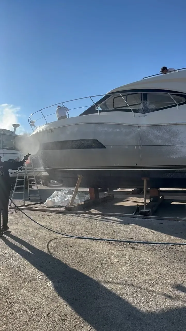 Boat Hull Cleaning & Stain Removal